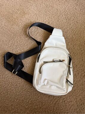 Source Unknown White Crossbody Sling Bag with Black Strap